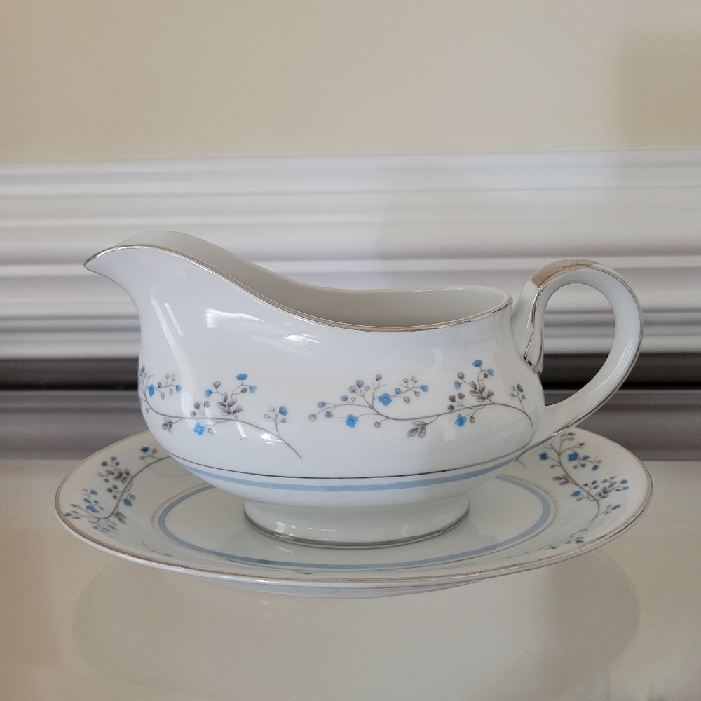 Wentworth Fine China Japan Gravy Boat Underplate Bluespray Silver Trimmed 12 Oz